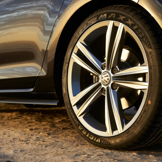 Llanta MAXXIS Victra Sport 5 SUV VS5 245/45ZR18 - Virtual Llantas